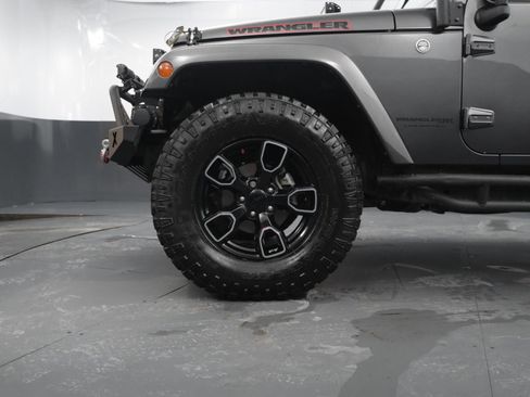 Used 2018 Jeep Wrangler Unlimited Sahara image 16