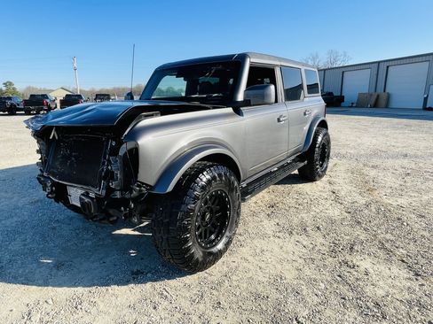 Used 2023 Ford Bronco Outer Banks image 2