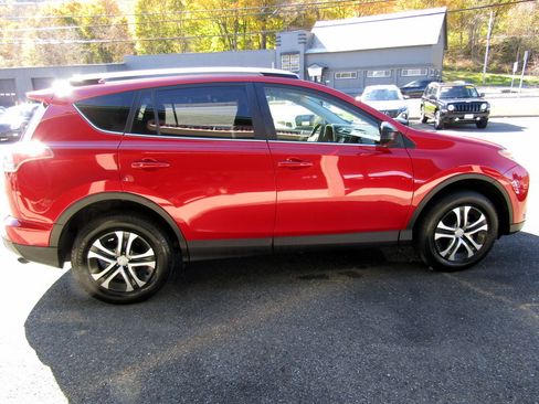 Used 2016 Toyota RAV4 LE image 5