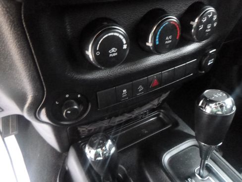 Used 2015 Jeep Wrangler Sport image 26