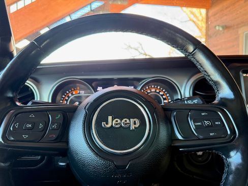 Used 2022 Jeep Wrangler Unlimited Willys image 14