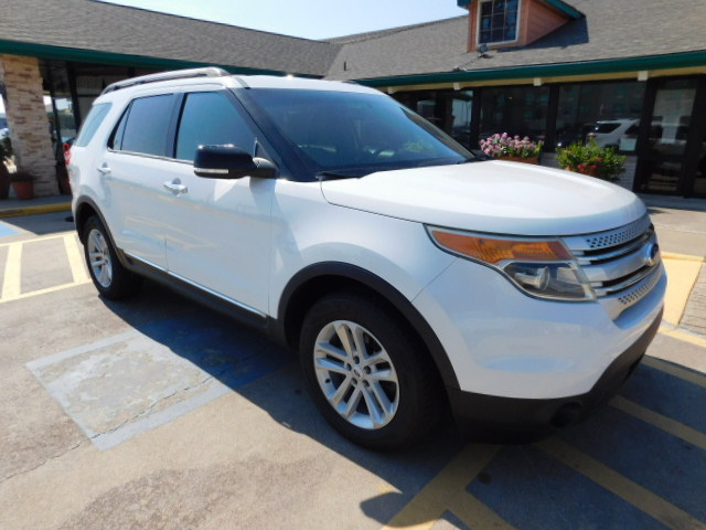 Used 2014 Ford Explorer FWD XLT image 2