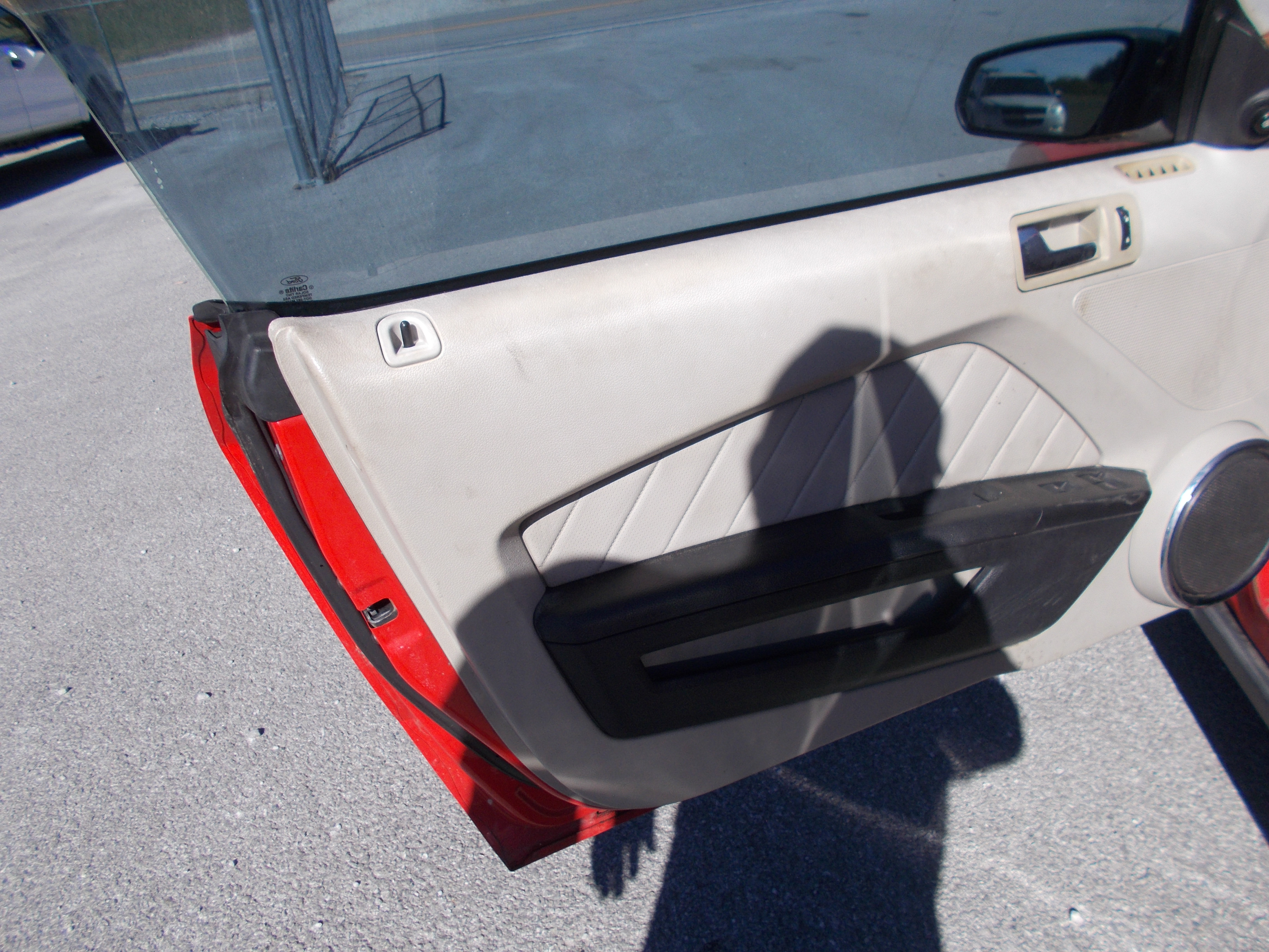 Used 2010 Ford Mustang Convertible RWD image 5
