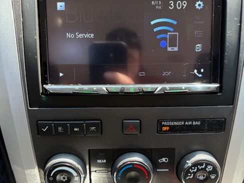 Used 2012 Chevrolet Traverse LT image 26