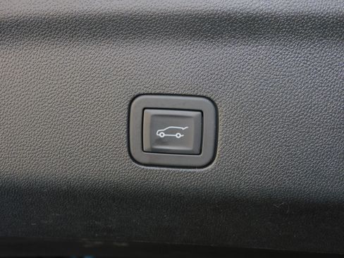 Used 2025 Chevrolet Tahoe 4WD LT image 25