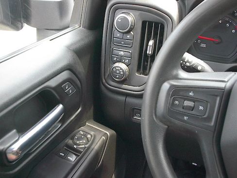 Used 2022 Chevrolet Silverado 2500 W/T AWD/4WD image 17