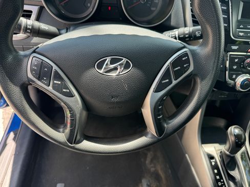 Used 2017 Hyundai Elantra GT Hatchback FWD image 16