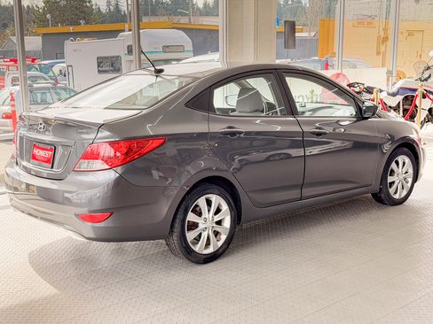 Used 2012 Hyundai Accent GLS image 4