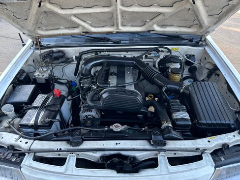 Used 2001 Isuzu Rodeo S image 11