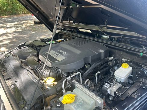 Used 2013 Jeep Wrangler 4WD Unlimited Sahara image 24
