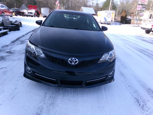 Used 2012 Toyota Camry SE image 2