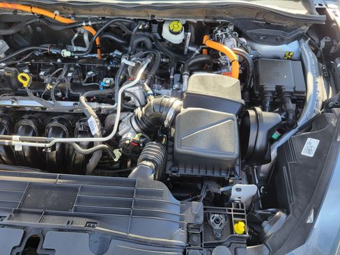 Used 2021 Ford Escape SE image 24