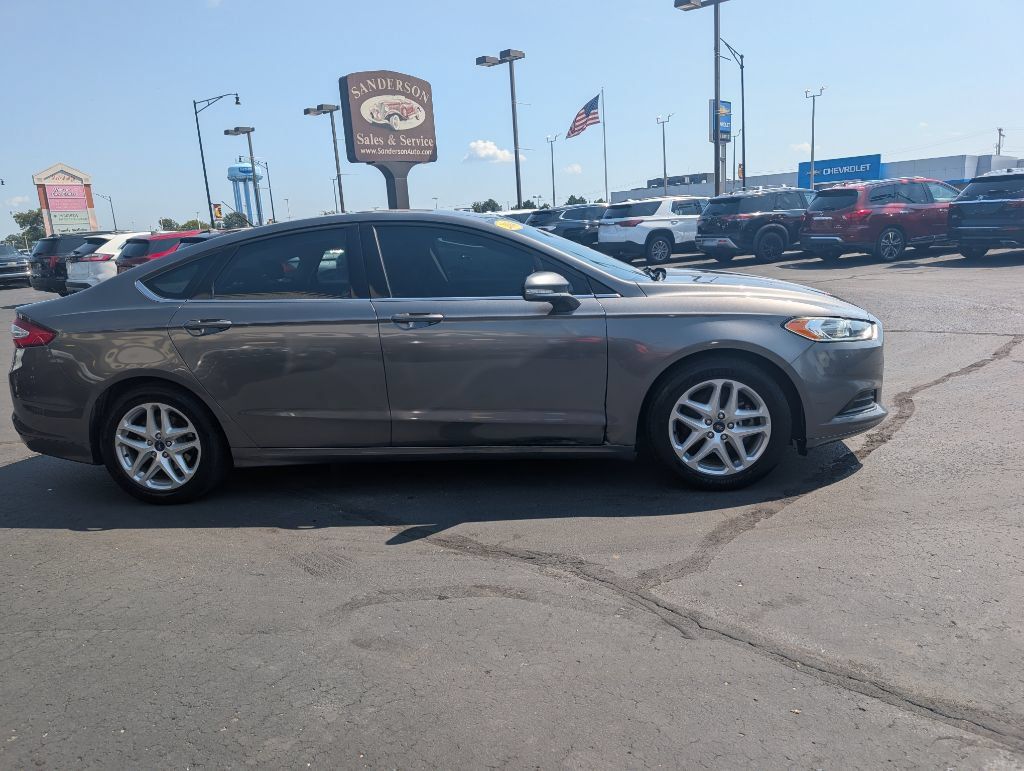 Used 2014 Ford Fusion SE FWD image 4