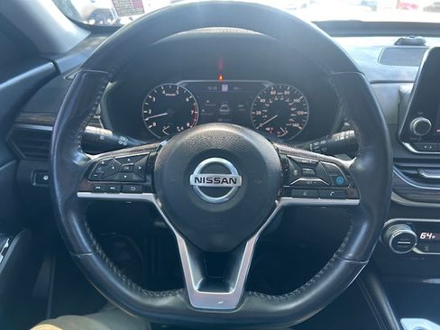 Used 2020 Nissan Altima 2.5 SL FWD image 11