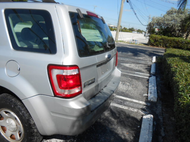 Used 2008 Ford Escape 2WD XLS image 4