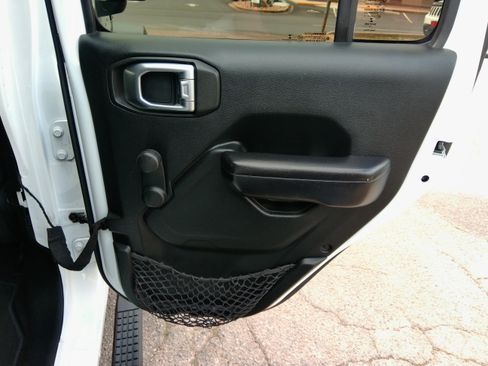 Used 2018 Jeep Wrangler Unlimited Sport image 33