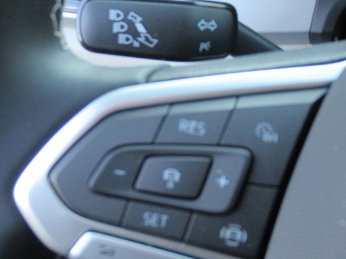 Used 2022 Volkswagen Atlas SE w/ Technology Package image 22