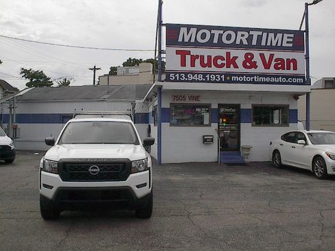 Used 2024 Nissan Frontier S RWD image 2