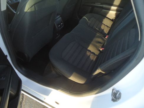 Used 2018 Ford Fusion SE image 13