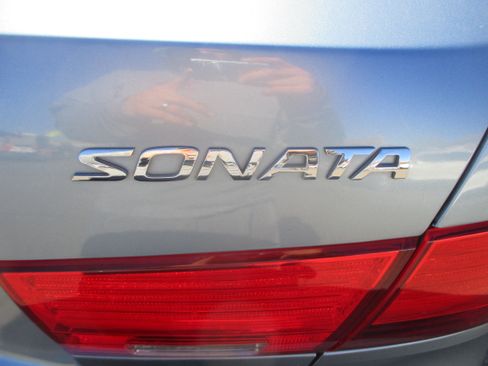 Used 2010 Hyundai Sonata GLS image 11