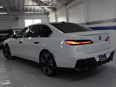 Used 2023 BMW i7 xDrive60 AWD/4WD image 11
