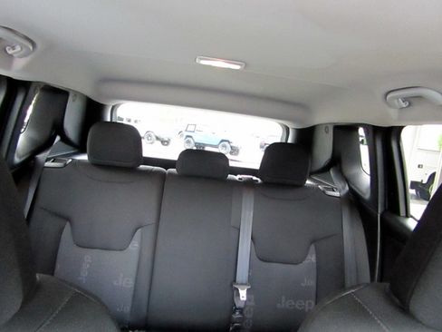 Used 2017 Jeep Renegade 4WD Sport image 25