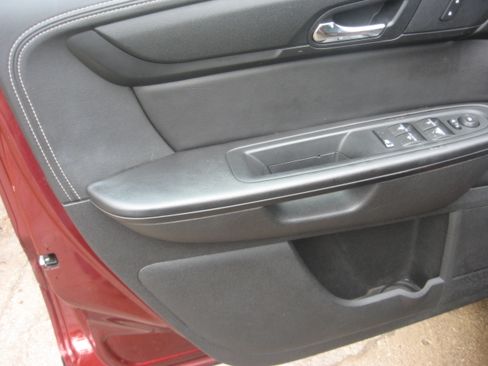 Used 2017 Chevrolet Traverse LT image 8