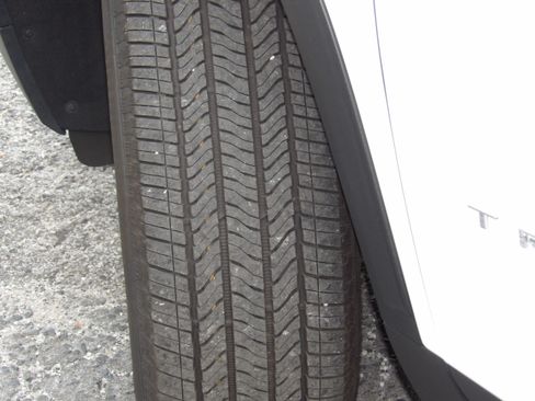 Used 2026 Chevrolet Traverse FWD LT image 12