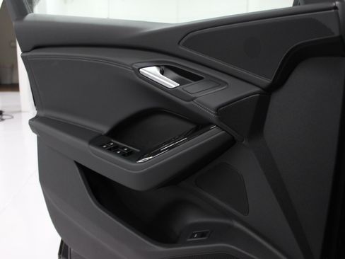 Used 2025 Audi Q6 e-tron Premium image 29