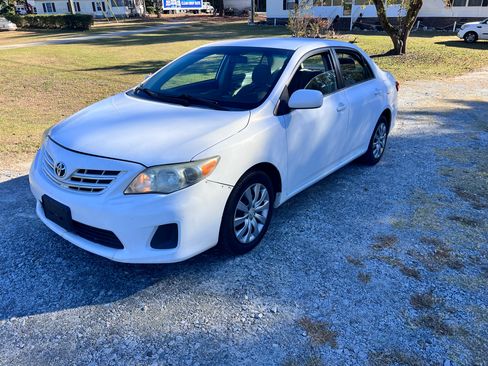 Used 2013 Toyota Corolla image 2