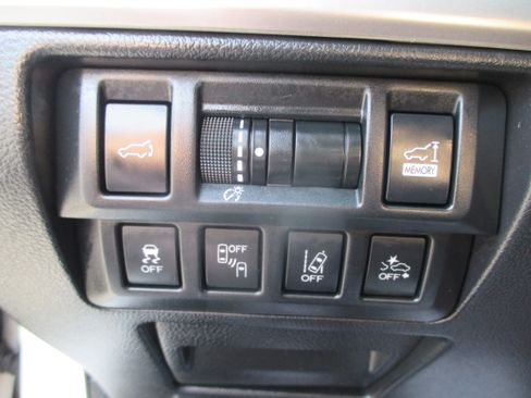 Used 2018 Subaru Outback 3.6R Touring image 11