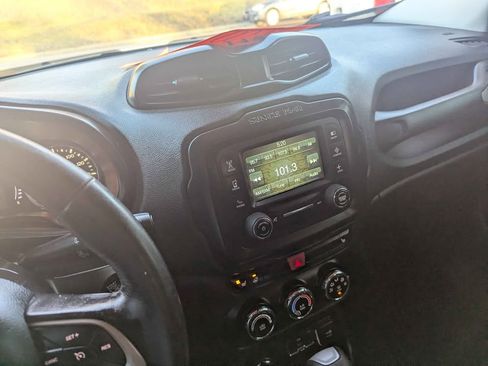 Used 2017 Jeep Renegade Latitude image 10