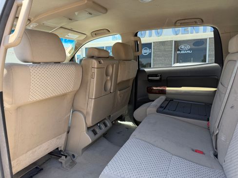 Used 2011 Toyota Tundra 4x4 CrewMax image 11