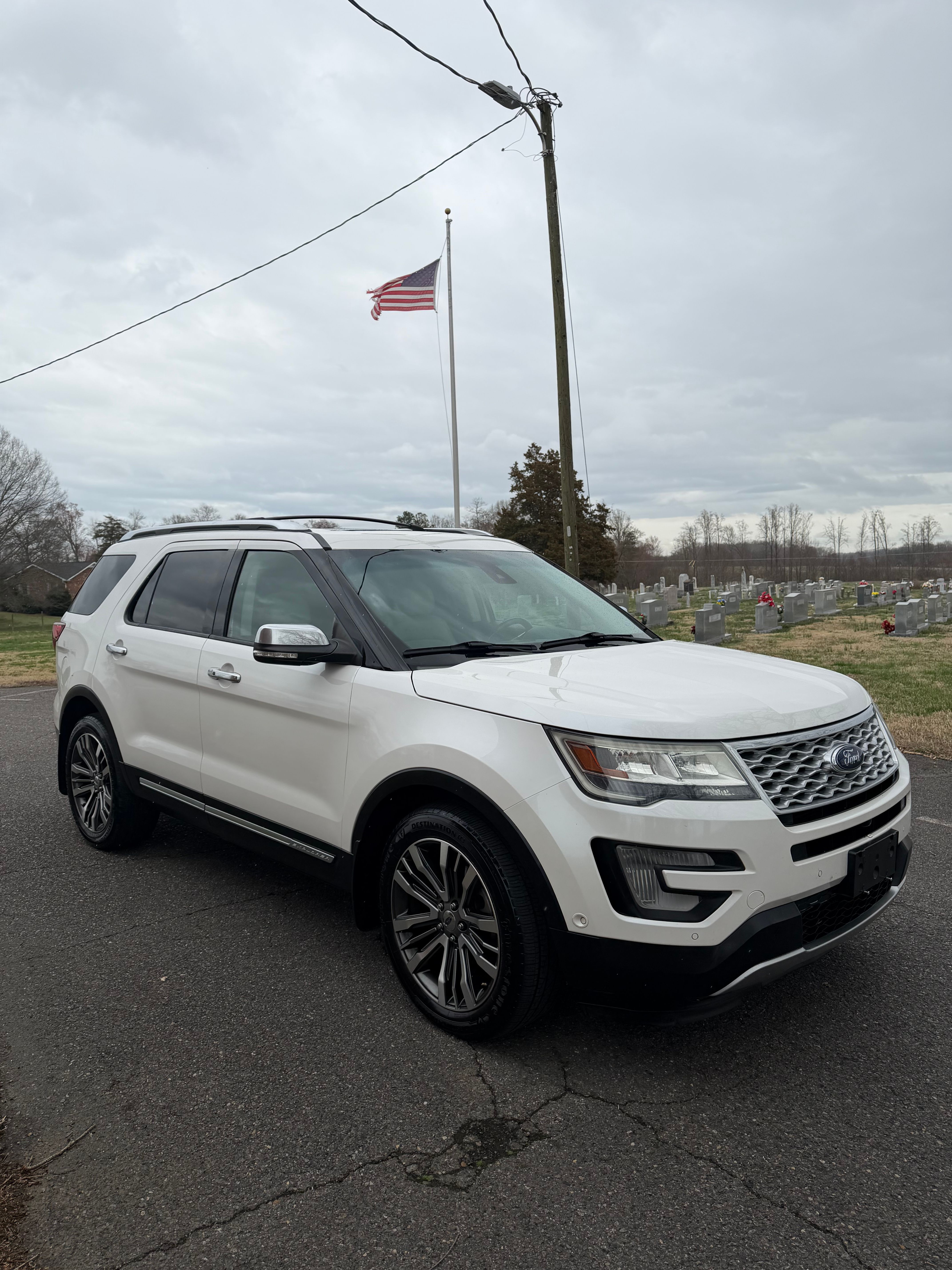 Used 2016 Ford Explorer Platinum AWD/4WD image 5