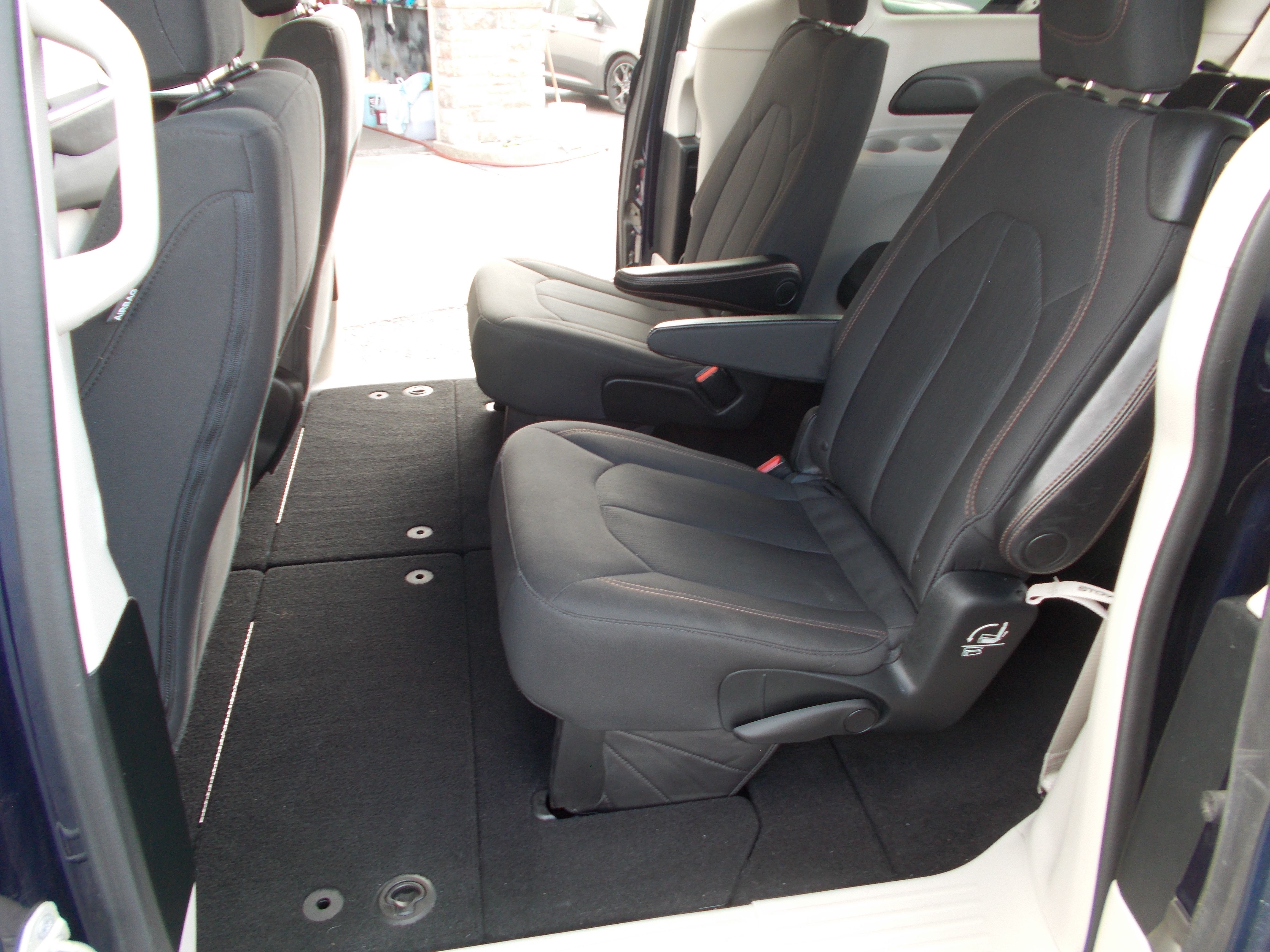 Used 2018 Chrysler Pacifica Touring Plus FWD image 14