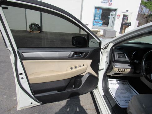 Used 2016 Subaru Legacy 2.5i Premium image 14