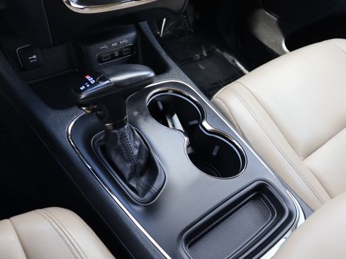 Used 2018 Dodge Durango GT image 33