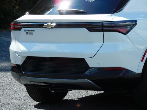 Used 2024 Chevrolet Equinox EV LT image 11