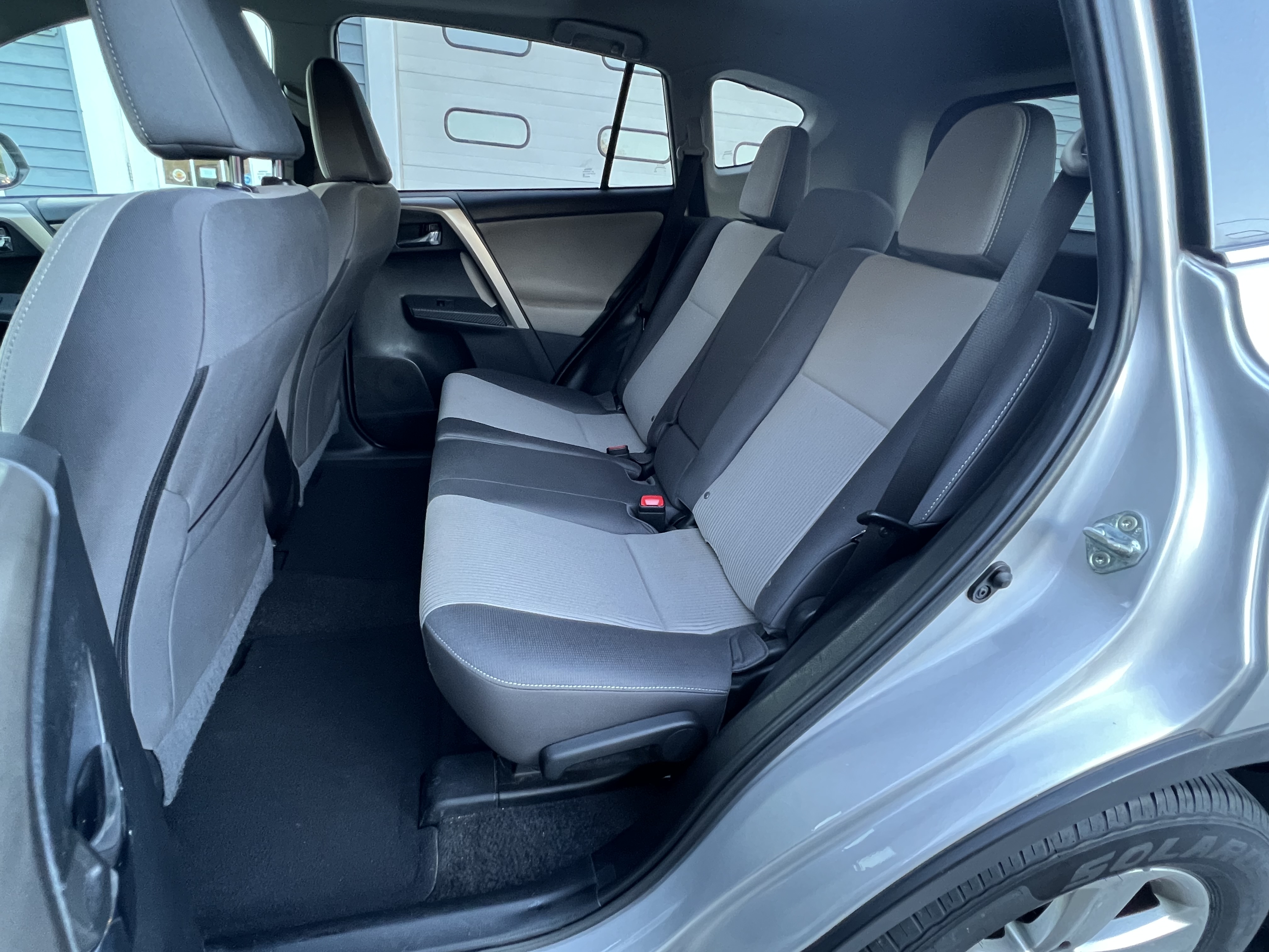Used 2015 Toyota RAV4 AWD XLE image 8