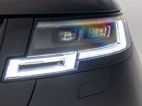 Used 2025 Land Rover Range Rover SE image 11