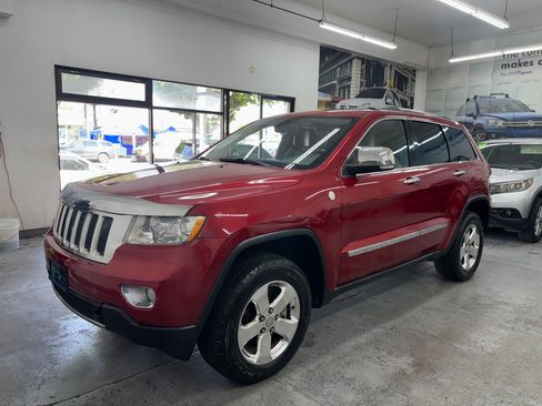 Used 2011 Jeep Grand Cherokee Limited image 1
