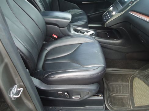 Used 2017 Lincoln MKC Select image 9