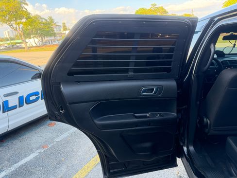 Used 2017 Ford Explorer 4WD Police Interceptor image 21