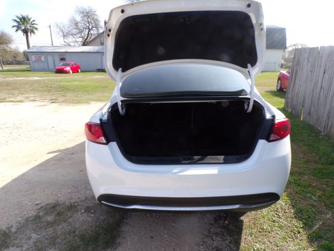 Used 2015 Chrysler 200 Limited image 14