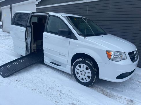 Used 2016 Dodge Grand Caravan SE image 5
