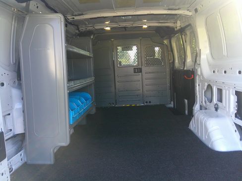 Used 2018 Ford Transit 150 XL image 9