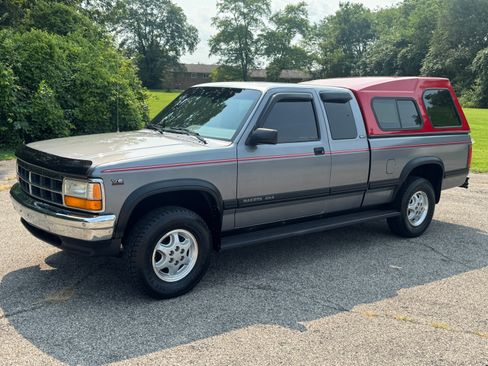Used 1995 Dodge Dakota 4x4 Club Cab image 1