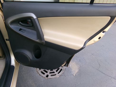 Used 2009 Toyota RAV4 Limited image 14