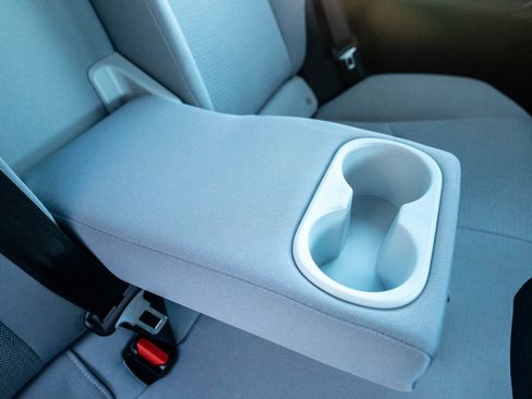 Used 2019 Toyota Prius image 24