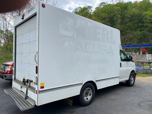 Used 2017 Chevrolet Express 3500 UNAVAIL RWD image 3